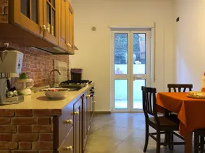 Delightful little apartment in the main street of downtown - Image 4