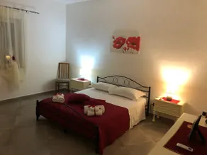 Delightful little apartment in the main street of downtown - Image 3