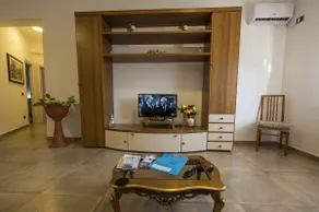 Delightful little apartment in the main street of downtown - Image 5