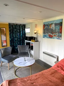 Tastefully Compact Cabin - Image 4