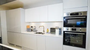 "Easy 2 Manage Royal Penthouse Luxurious Retreat in Slough" - Image 3