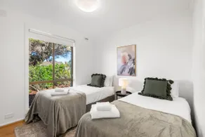 Stylish 2BR Unit in Geelong, Convenient Location - Image 2