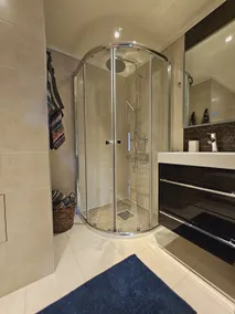 Basement apartment with sauna - Image 5