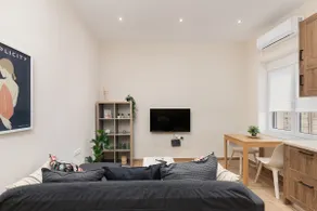 Mikrolimano Gem: Serene 1BR Apartment - Image 4