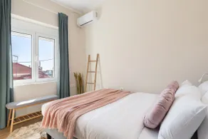 Mikrolimano Gem: Serene 1BR Apartment - Image 3