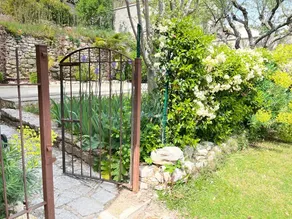 The house under the temple - Image 2