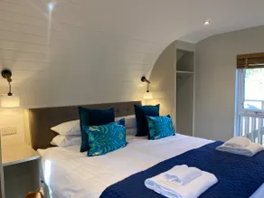 Acorn Lodge with Hot Tub - Image 3