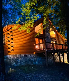 2BR/2BA Cabin Near Downtown West Jefferson  Fireplace + Workspace - Image 2