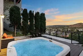 EPIC Views + 15min Disney! Hot Tub/Theater/Arcade - Image 3