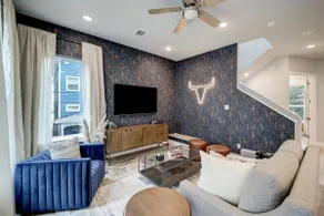 Houston Luxury Haven – Near Downtown - Image 3