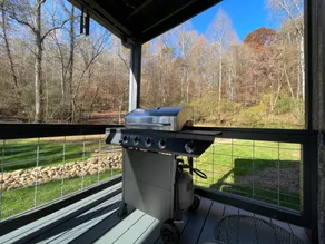 Hidden Cove Cabin: Nestled in Peaceful Wooded Cove - Image 3