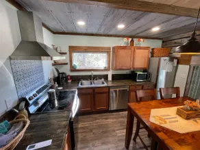 Hidden Cove Cabin: Nestled in Peaceful Wooded Cove - Image 5