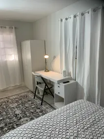 Independent Apt close to Airport - Image 4