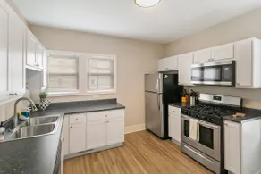 Downtown Libertyville Apt Near Naval Base - Image 3