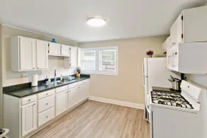 Home in DT Libertyville near Corp HQs And Naval Base - Image 2