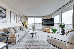 2 BD *Penthouse Downtown* - Image 3