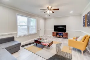 Coastal Comfort: 2BR Retreat near Beaches/King Bed - Image 5