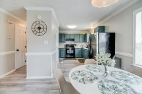 Coastal Comfort: 2BR Retreat near Beaches/King Bed - Image 2