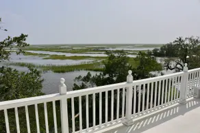 Peaceful Coastal Marsh House - Image 3