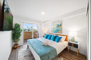 Pacific Breeze: Chic Family-Friendly Penthouse - Image 3