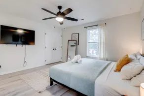 The ”Bison” contemporary retreat (King Bed)+ - Image 4