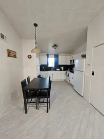 Ivyglen Chic 2BR Oasis: Prime Locale! - Image 3