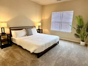 Central 2BR 2BA Apt w/ Amenities - Image 4