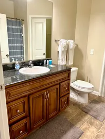 Central 2BR 2BA Apt w/ Amenities - Image 5