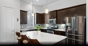 Townhouse Gem - Heart of Houston - Image 4