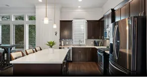 Townhouse Gem - Heart of Houston - Image 5