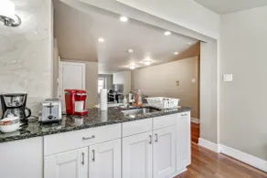 Old City Double Unit with Private Patio! Sleeps 9! - Image 2