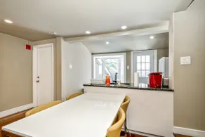 Old City Double Unit with Private Patio! Sleeps 9! - Image 4