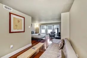 Old City Double Unit with Private Patio! Sleeps 9! - Image 3