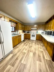 Colorful Cozy Cabin - Image 5