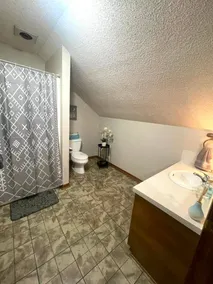Colorful Cozy Cabin - Image 3