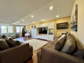 Large Walk-out private apartment w/ parking - Image 5