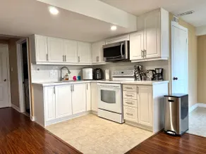Large Walk-out private apartment w/ parking - Image 3