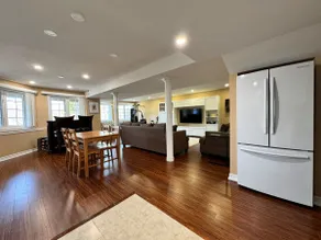 Large Walk-out private apartment w/ parking - Image 2