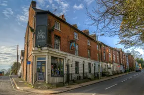 Stylish Apartment • Central Winchester - Image 4
