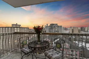 Luxury Oasis with View, Pool, Gym & UG Parking - Image 4