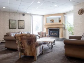 Luxury Oasis with View, Pool, Gym & UG Parking - Image 2