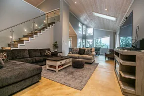 Sooke Waterfront Retreat Hot Tub & Dock Access - Image 4
