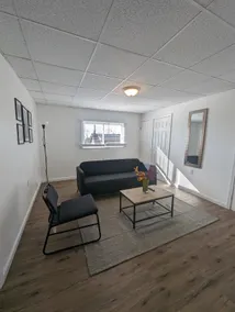 2 Bed/1 Bath - Renovated/Central- Apt 2 - Image 3