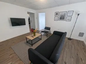 2 Bed/1 Bath - Renovated/Central- Apt 2 - Image 2