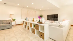 Luxury Suite in Glen Ellyn - Image 3