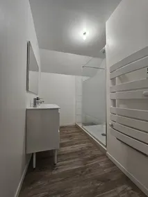 Duplex with 2 parking spaces - Image 4