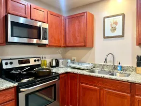 Walk to Downtown Royal Oak | Garage + Fast WiFi - Image 5