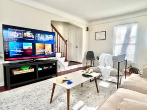 Walk to Downtown Royal Oak | Garage + Fast WiFi - Image 2