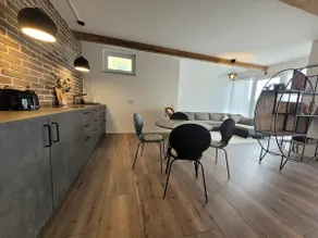 Vacation rental with a lake view - Image 3