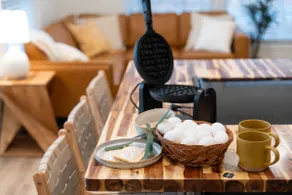 Sunflower Suite at The Wanderer - Image 2